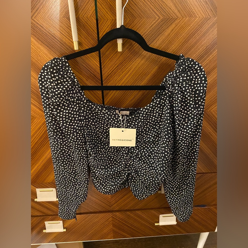 Retro & Icone NWT heart patterned black and white crop top
